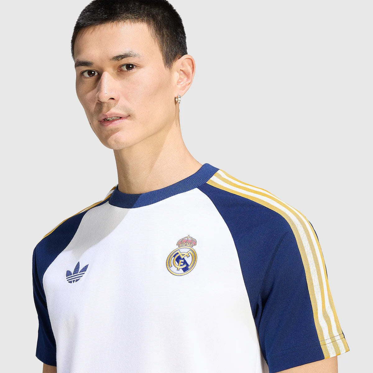 Real Madrid Travel 2025/26 Fan Jersey - White Navy Crew Neck - photo 5