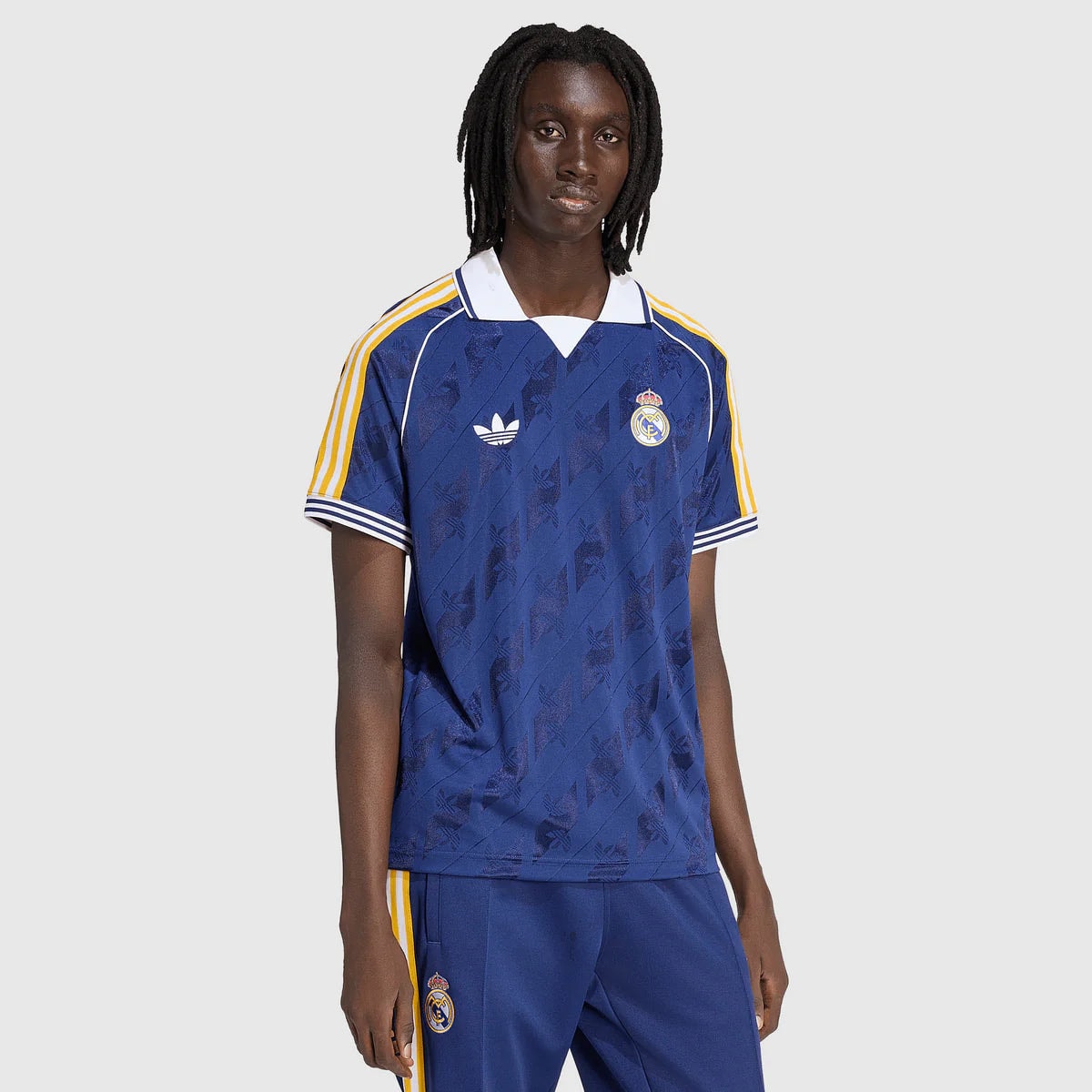 Real Madrid Travel 2025/26 Fan Jersey - Navy And Gold Collar - photo 3