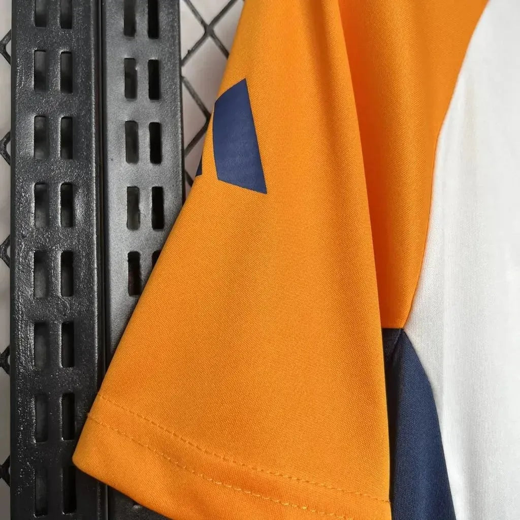Camisa de Treino Real Madrid 24/25 - Branca Laranja e Azul-Marinho - foto 4