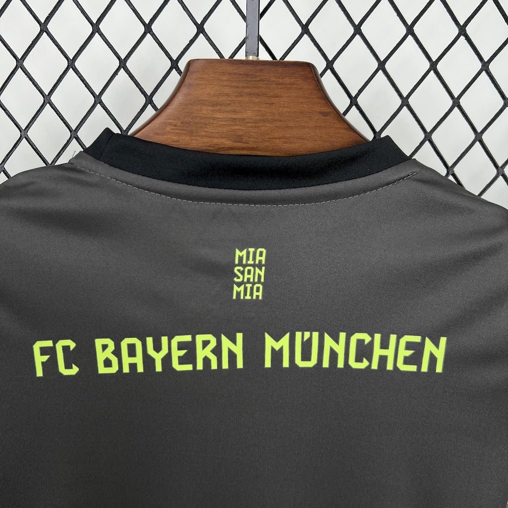 Bayern Munich Goalkeeper 2 2025/26 Kids Kit - photo 3