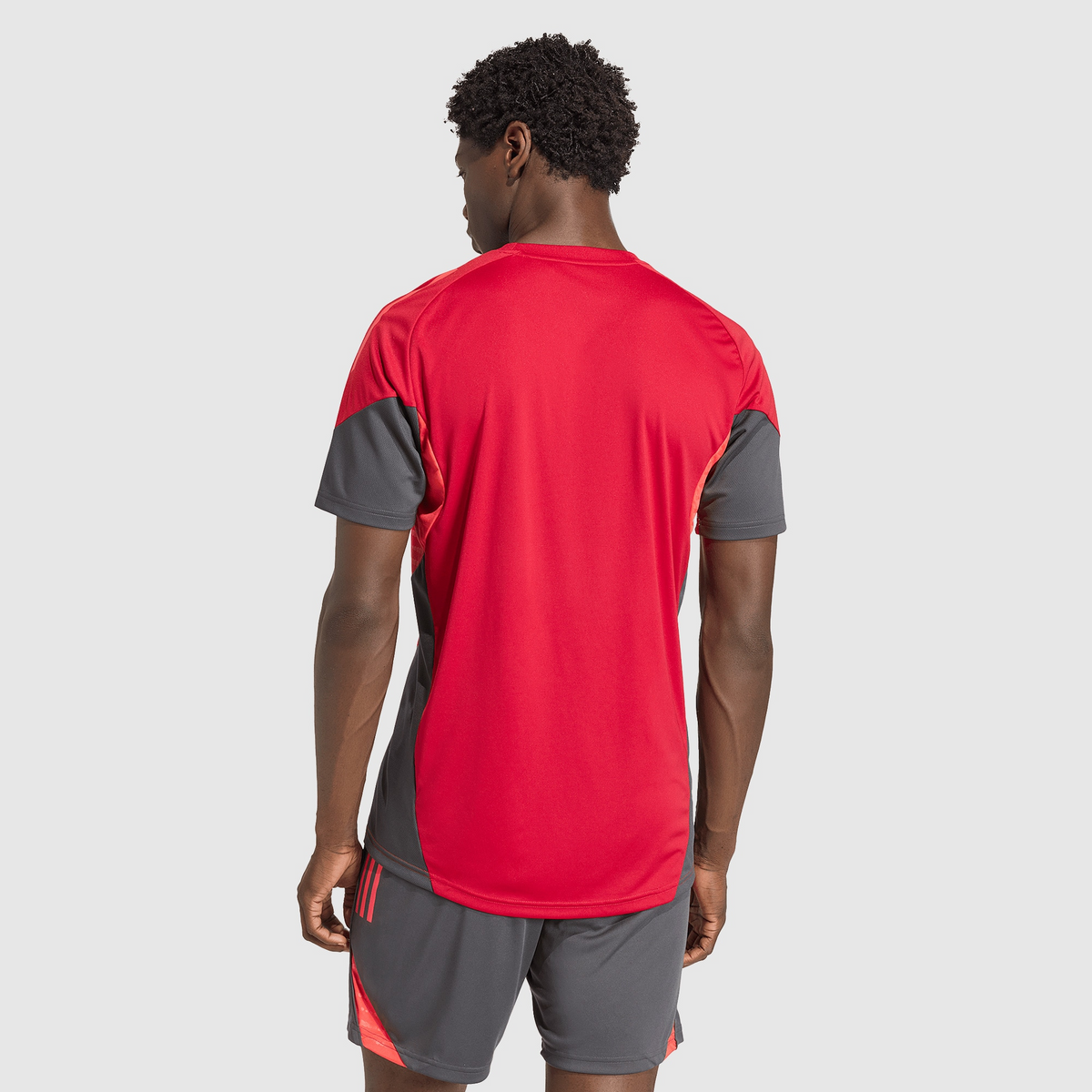 Liverpool Training Top 4 2025/26 - photo 3