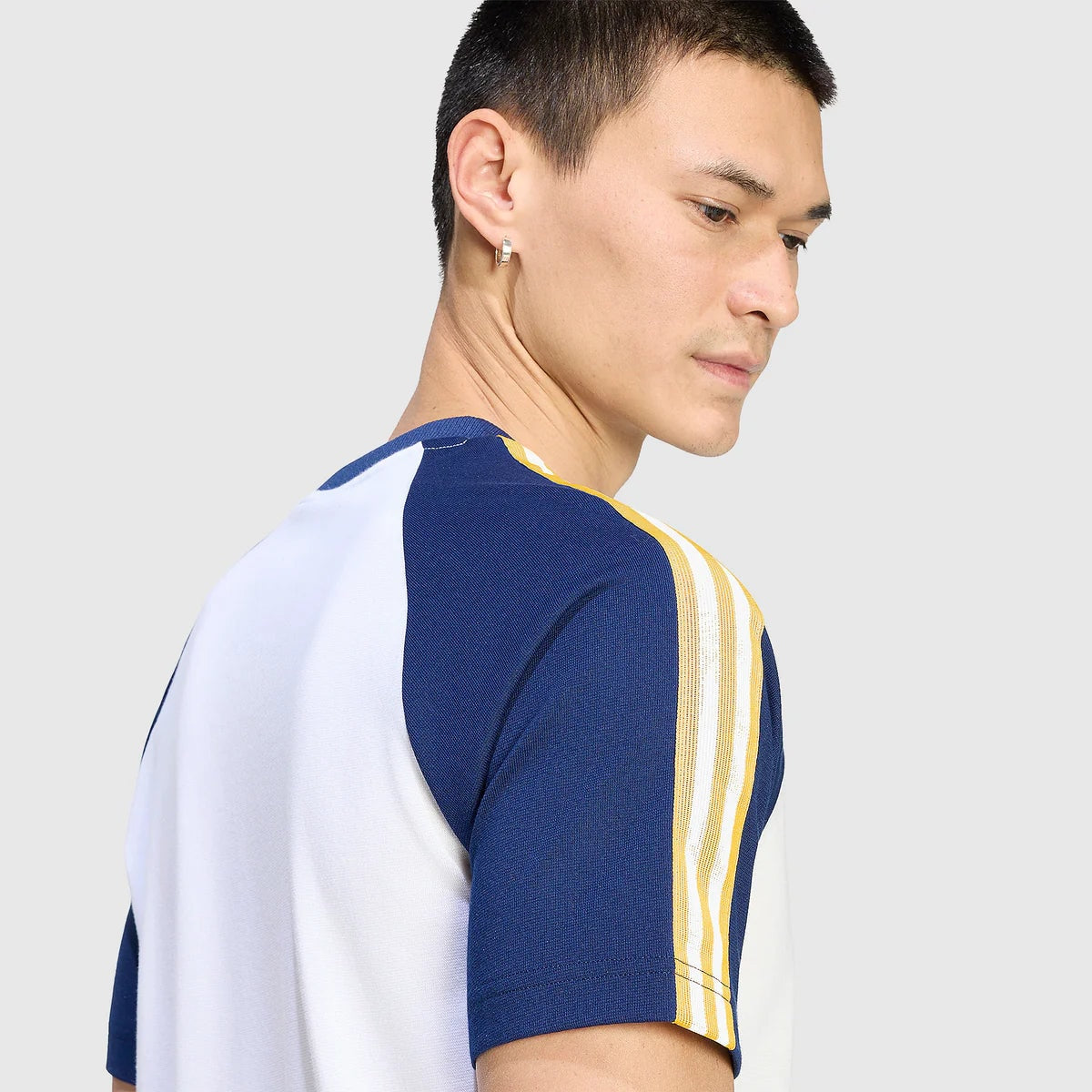 Real Madrid Travel 2025/26 Fan Jersey - White Navy Crew Neck - photo 6