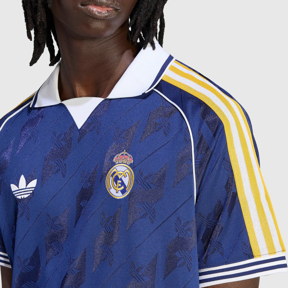 Real Madrid Travel 2025/26 Fan Jersey - Navy And Gold Collar - photo 5