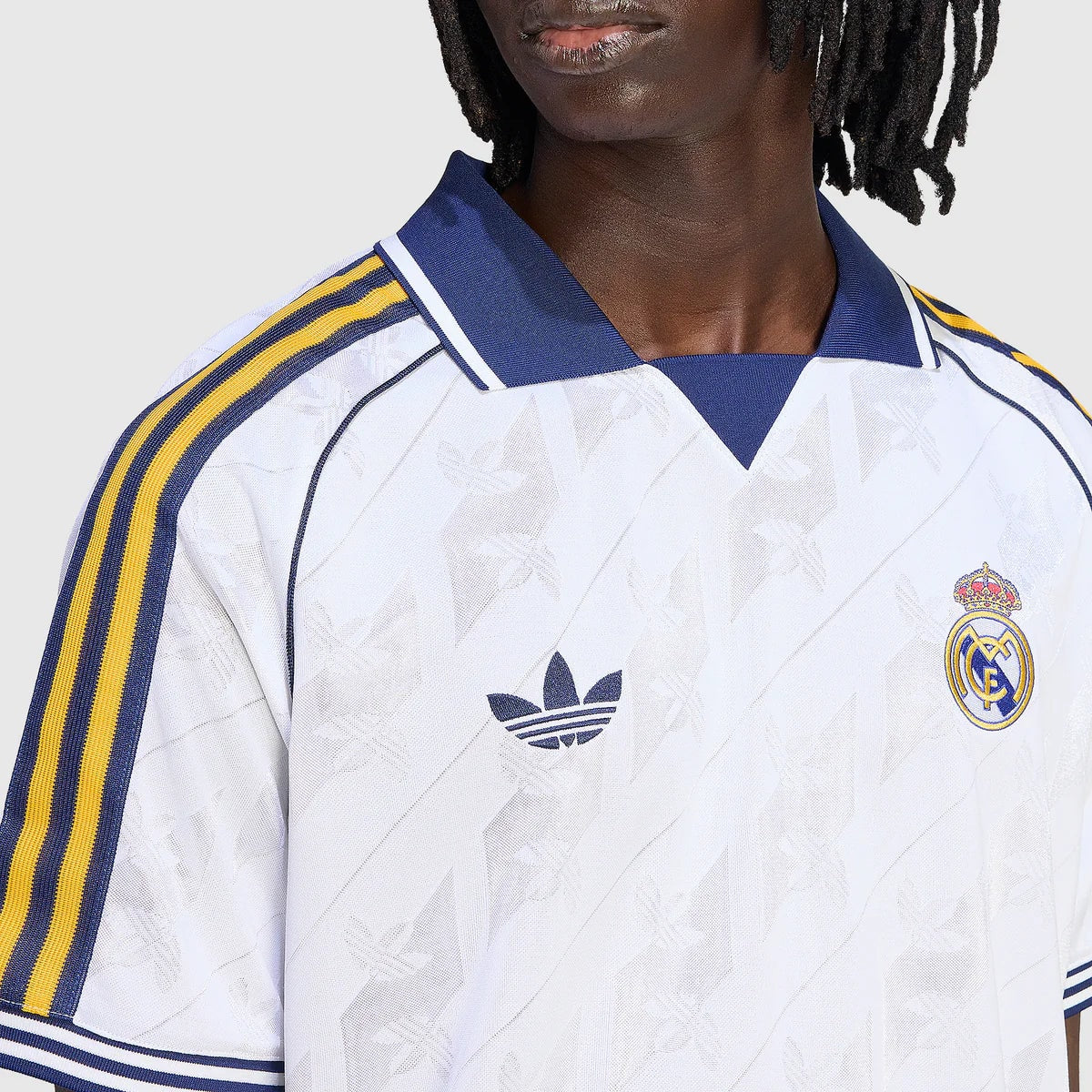 Camisa de Viagem Real Madrid 25/26 Torcedor - Branca Gola Dourada - foto 5