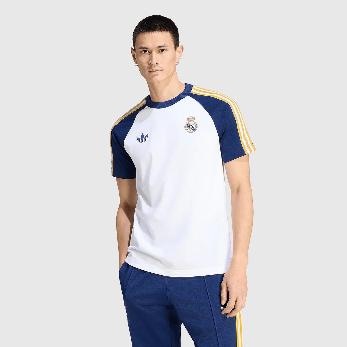 Real Madrid Travel 2025/26 Fan Jersey - White Navy Crew Neck - photo 3
