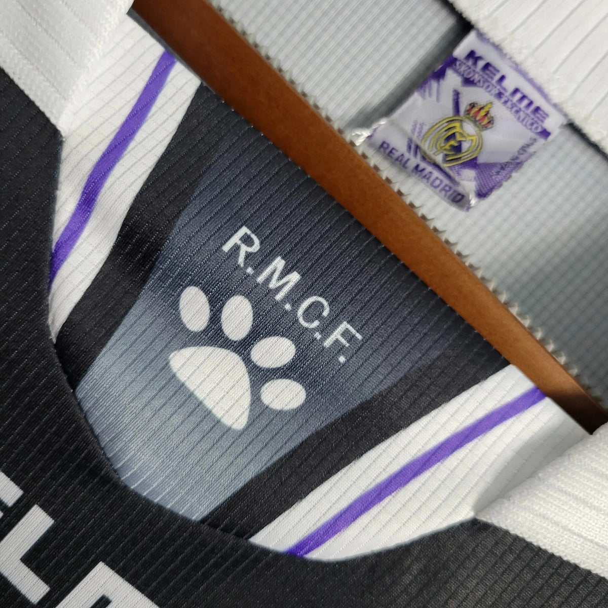 Real Madrid Retro Away Jersey 1997/98 - photo 4