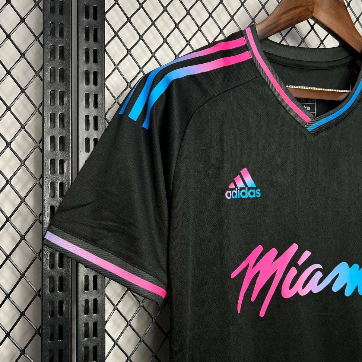 Camisa Inter Miami Edição Especial Torcedor - Preta com Detalhes Neon - foto 5