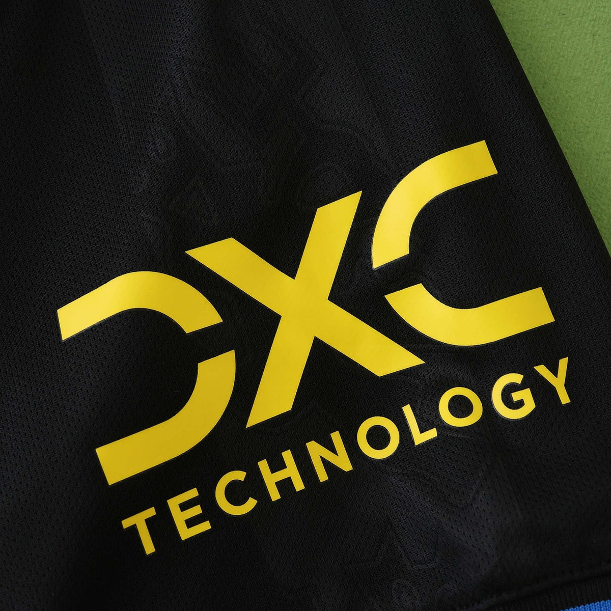 Manchester United Away Jersey 2025/26 - Black And Gold - photo 8