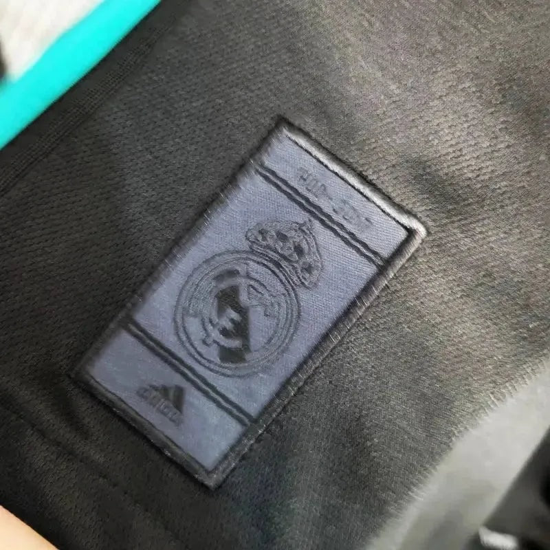 Camisa Retrô Manga Longa Real Madrid II 2017/18 - Preta e Azul-Petróleo - foto 7