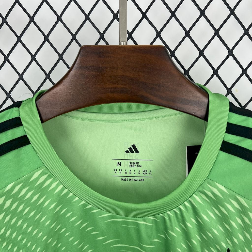 Bayern Munich Goalkeeper Kids Kit 2025/26 - photo 8