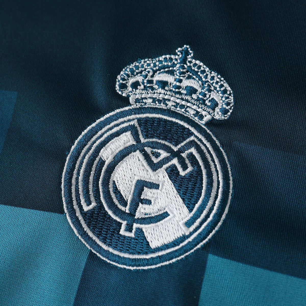 Real Madrid Retro Jersey 2017/18 - photo 3