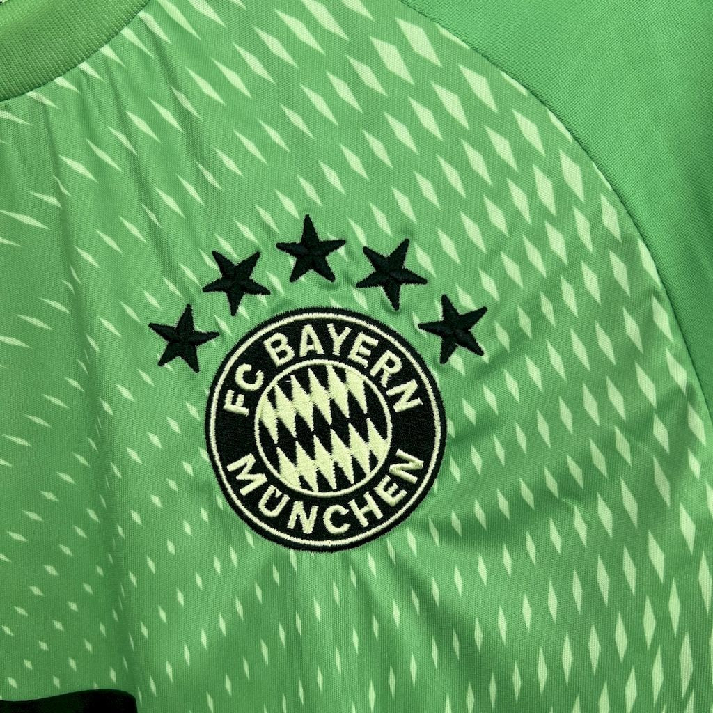 Bayern Munich Goalkeeper Kids Kit 2025/26 - photo 4