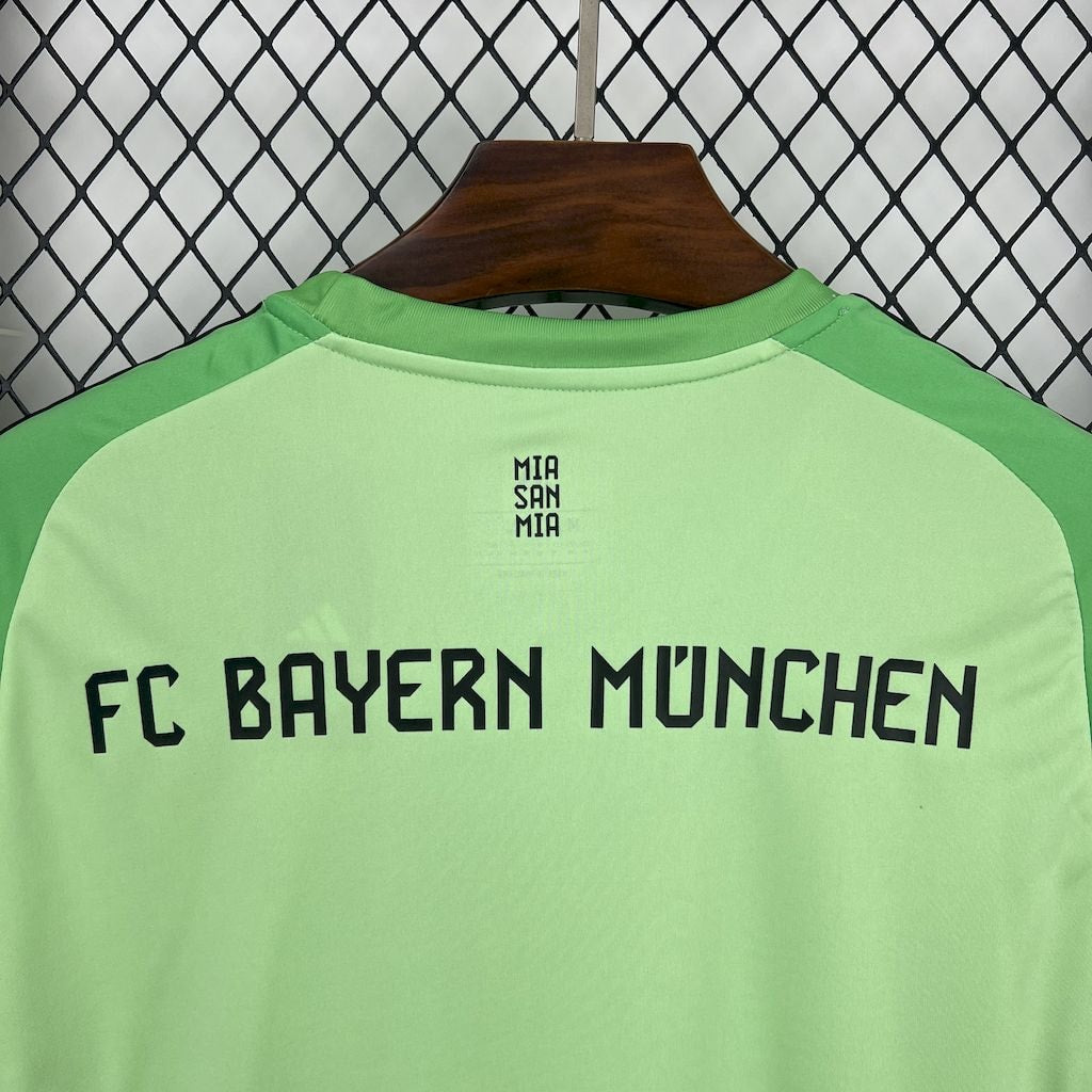Bayern Munich Goalkeeper Kids Kit 2025/26 - photo 9