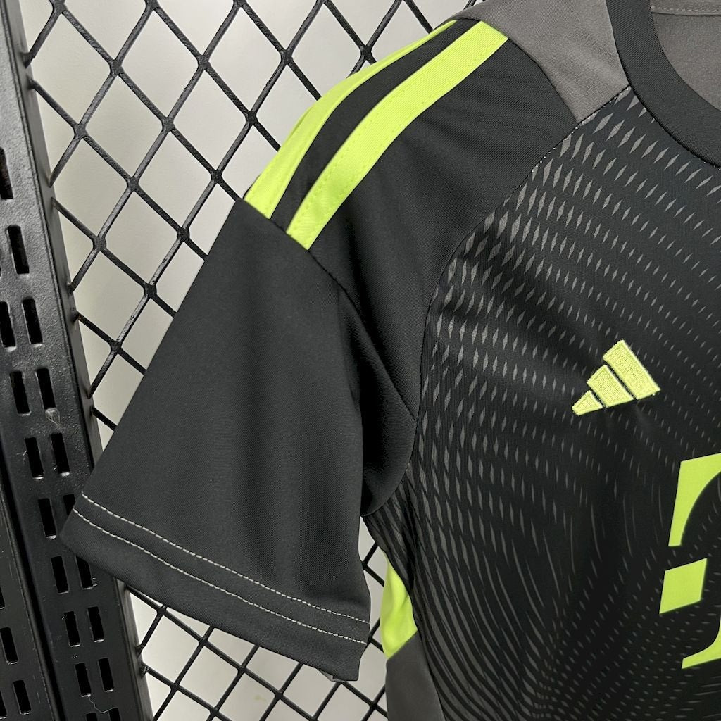 Bayern Munich Goalkeeper 2 2025/26 Kids Kit - photo 2
