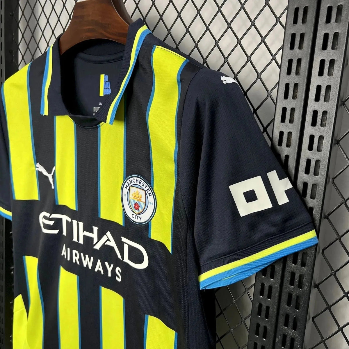 Camisa Manchester City II 24/25 Torcedor - Preta e Amarela Listrada - foto 5