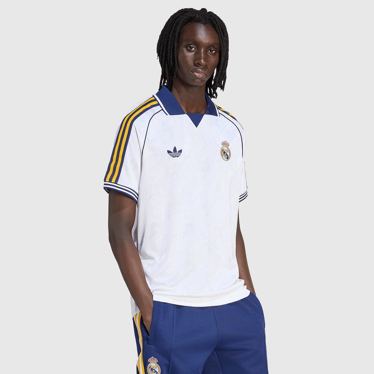 Camisa de Viagem Real Madrid 25/26 Torcedor - Branca Gola Dourada - foto 3